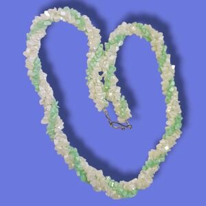 Vintage‎ 22" Mother of Pearl & Dyed Green Shell Chip Twist Necklace 11mm